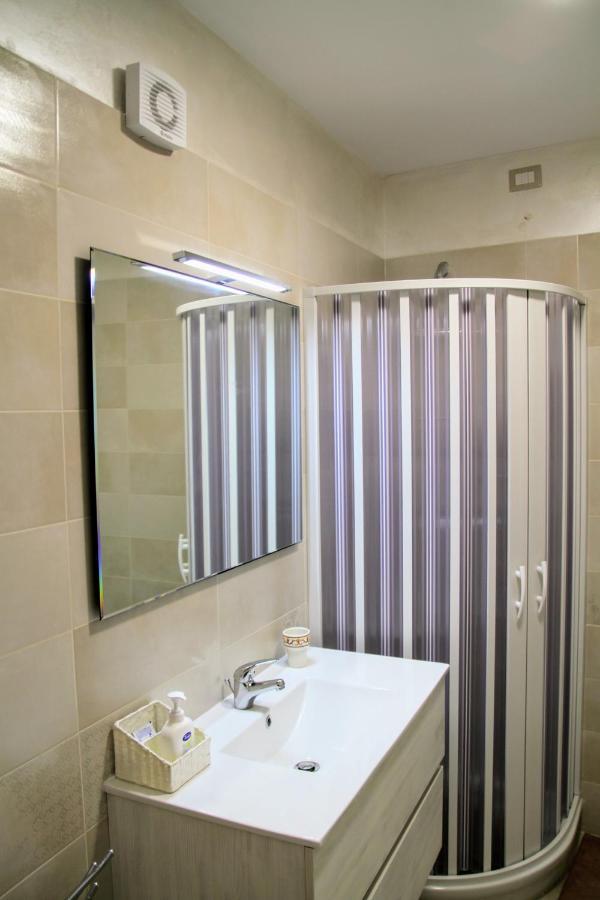 Rooms Dimora Arco - Affitti Brevi Italia Monte SantʼAngelo Exterior foto